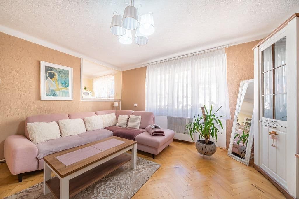 Pronájem bytu 2+1 61 m², Na Hradčanech, Cheb, Karlovarský kraj Pronájem bytu 2+1 61 m², Na Hradčanech, Cheb, Karlovarský kraj