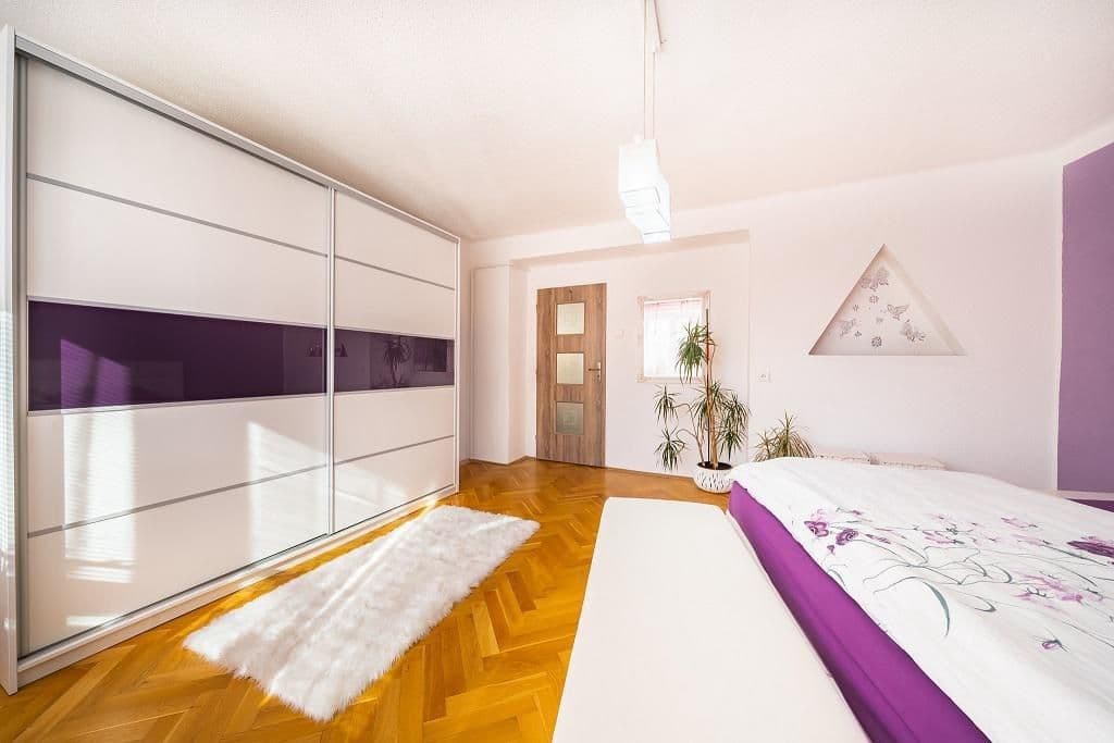 Pronájem bytu 2+1 61 m², Na Hradčanech, Cheb, Karlovarský kraj Pronájem bytu 2+1 61 m², Na Hradčanech, Cheb, Karlovarský kraj