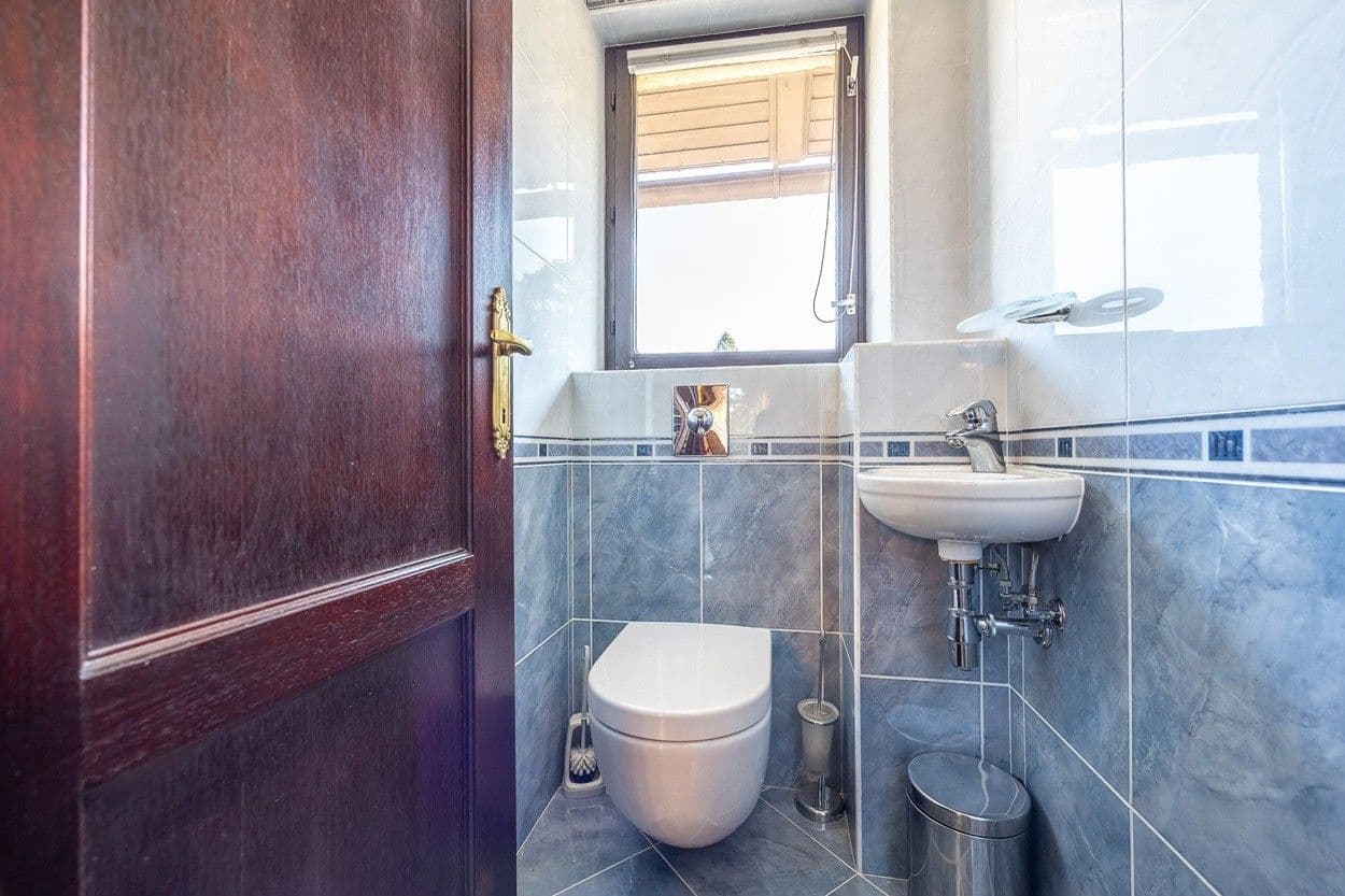 Prodej domu 330 m², pozemek 968 m², Lovčická, Praha, Praha Prodej domu 330 m², pozemek 968 m², Lovčická, Praha, Praha