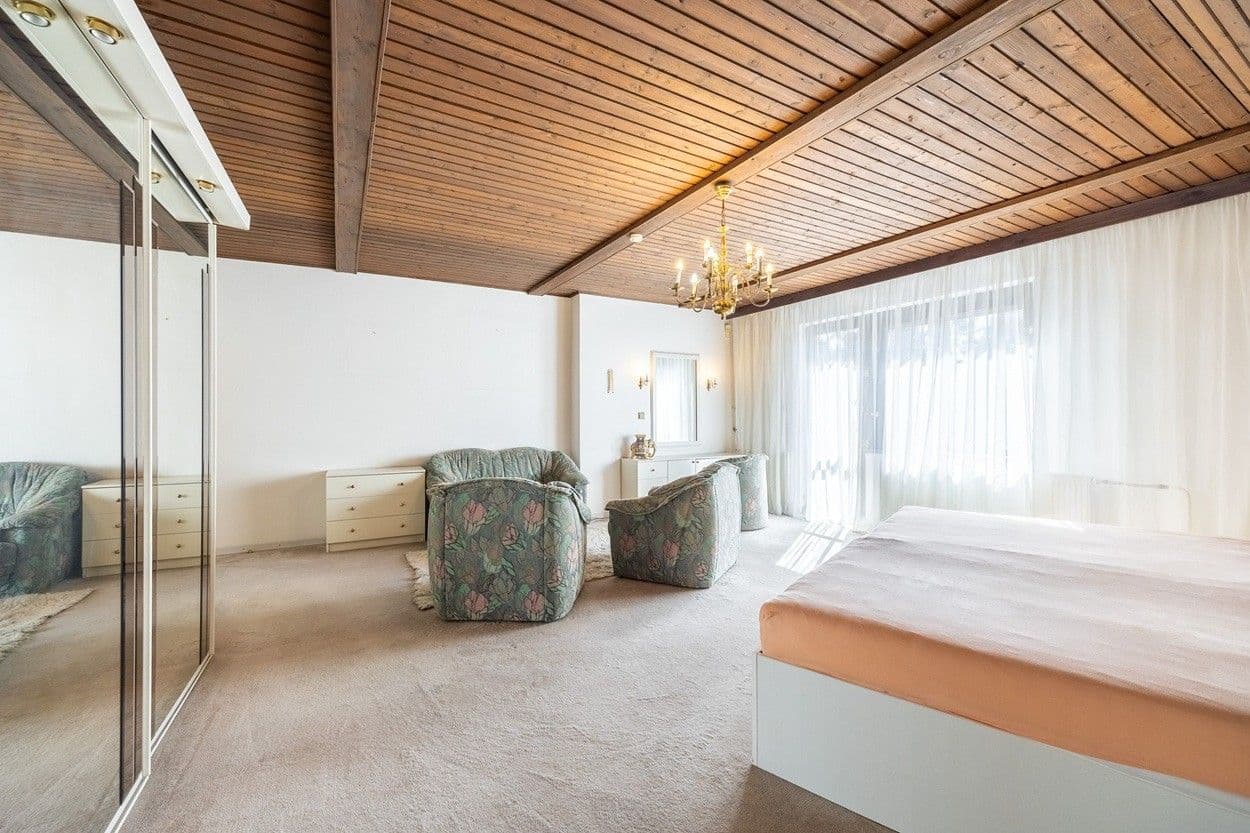 Prodej domu 330 m², pozemek 968 m², Lovčická, Praha, Praha Prodej domu 330 m², pozemek 968 m², Lovčická, Praha, Praha