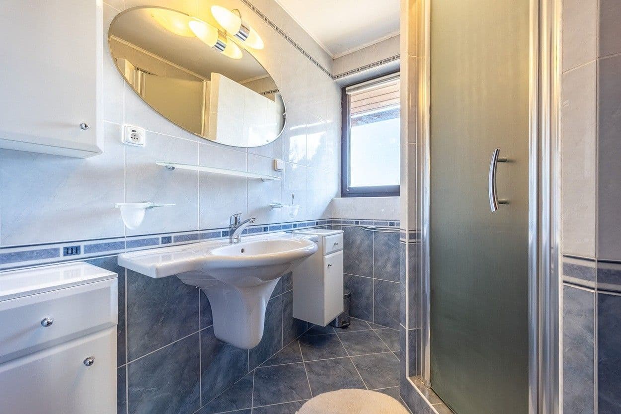 Prodej domu 330 m², pozemek 968 m², Lovčická, Praha, Praha Prodej domu 330 m², pozemek 968 m², Lovčická, Praha, Praha