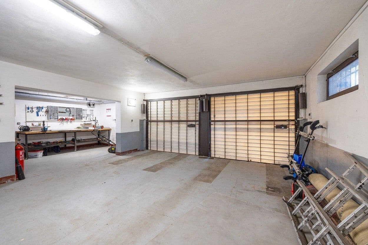 Prodej domu 330 m², pozemek 968 m², Lovčická, Praha, Praha Prodej domu 330 m², pozemek 968 m², Lovčická, Praha, Praha