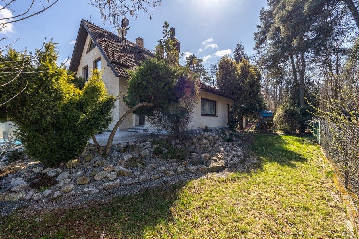 Prodej domu 330 m², pozemek 968 m², Lovčická, Praha, Praha Prodej domu 330 m², pozemek 968 m², Lovčická, Praha, Praha