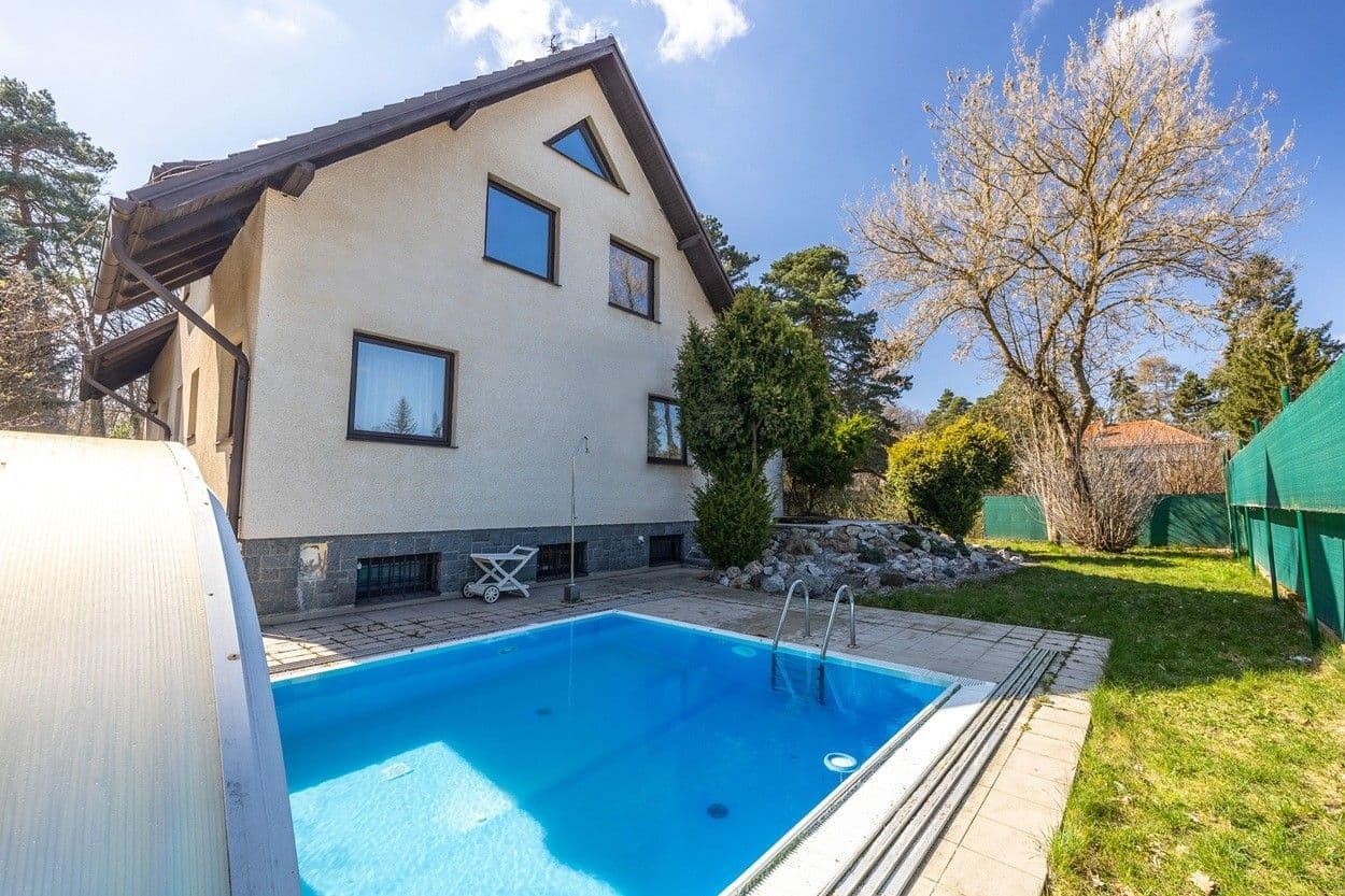 Prodej domu 330 m², pozemek 968 m², Lovčická, Praha, Praha Prodej domu 330 m², pozemek 968 m², Lovčická, Praha, Praha