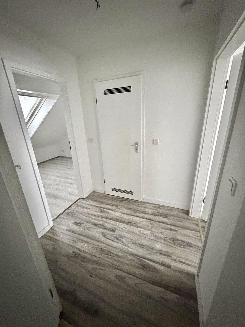 Pronájem bytu 5+1 85 m², Am Brögel 4, Wuppertal, Severní Porýní-Vestfálsko Pronájem bytu 5+1 85 m², Am Brögel 4, Wuppertal, Severní Porýní-Vestfálsko