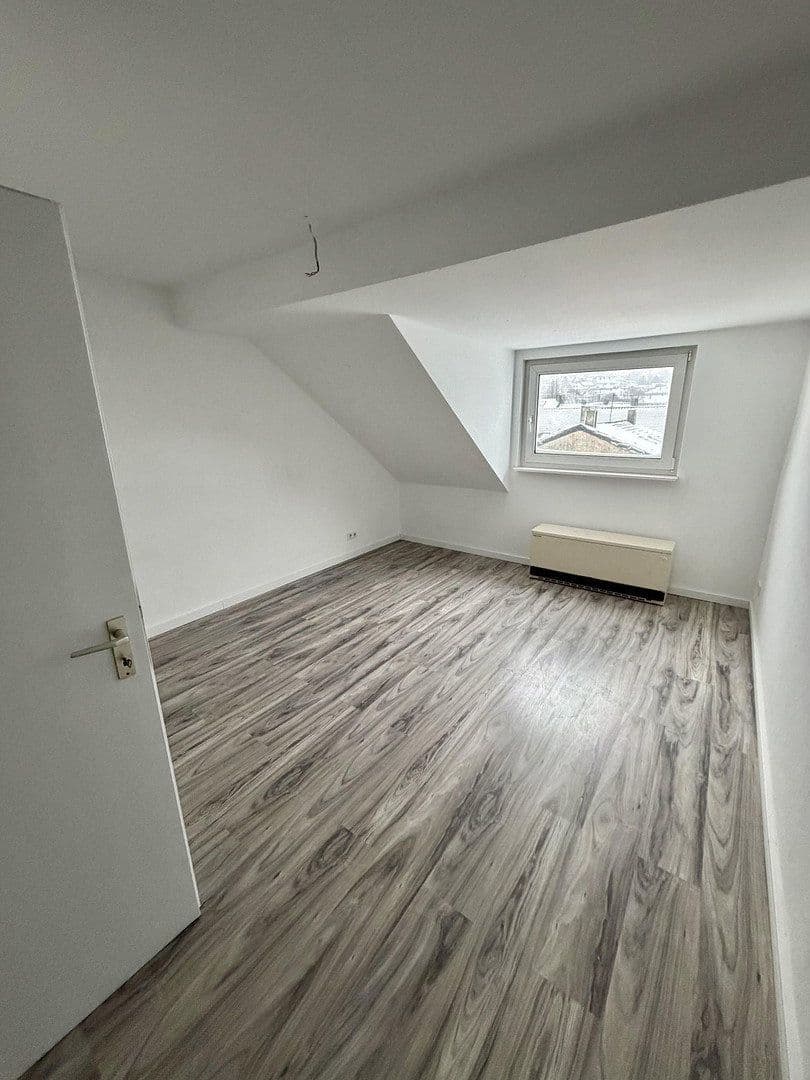 Pronájem bytu 5+1 85 m², Am Brögel 4, Wuppertal, Severní Porýní-Vestfálsko Pronájem bytu 5+1 85 m², Am Brögel 4, Wuppertal, Severní Porýní-Vestfálsko