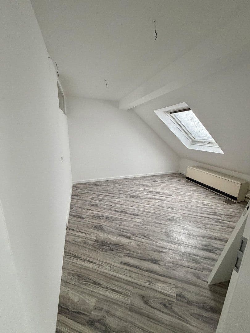 Pronájem bytu 5+1 85 m², Am Brögel 4, Wuppertal, Severní Porýní-Vestfálsko Pronájem bytu 5+1 85 m², Am Brögel 4, Wuppertal, Severní Porýní-Vestfálsko