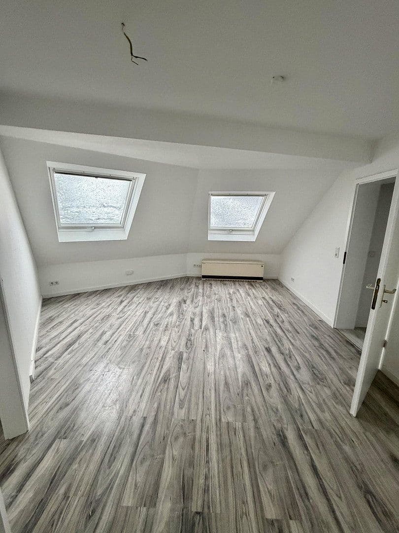Pronájem bytu 5+1 85 m², Am Brögel 4, Wuppertal, Severní Porýní-Vestfálsko Pronájem bytu 5+1 85 m², Am Brögel 4, Wuppertal, Severní Porýní-Vestfálsko