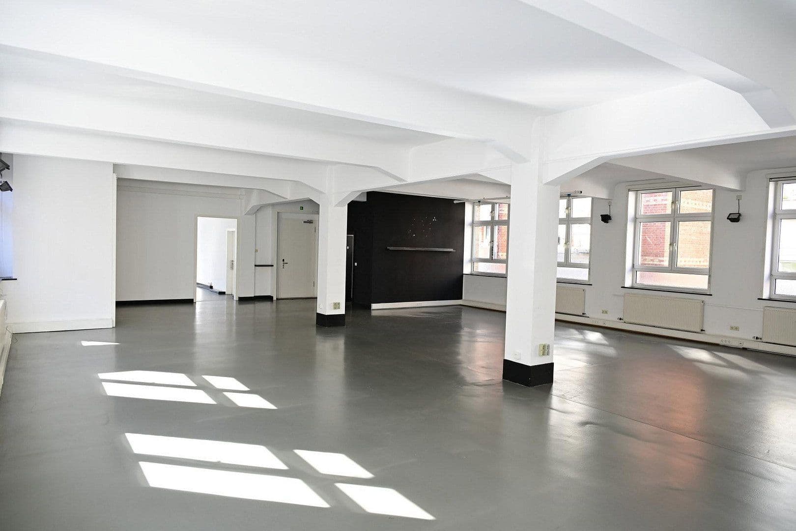 Pronájem kanceláře 282 m², Stuttgart, Bádensko-Württembersko Pronájem kanceláře 282 m², Stuttgart, Bádensko-Württembersko