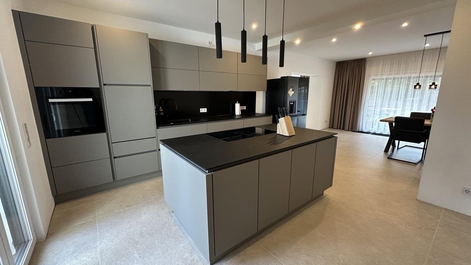 Prodej domu 437 m², pozemek 1.724 m², Hemer, Severní Porýní-Vestfálsko Prodej domu 437 m², pozemek 1.724 m², Hemer, Severní Porýní-Vestfálsko