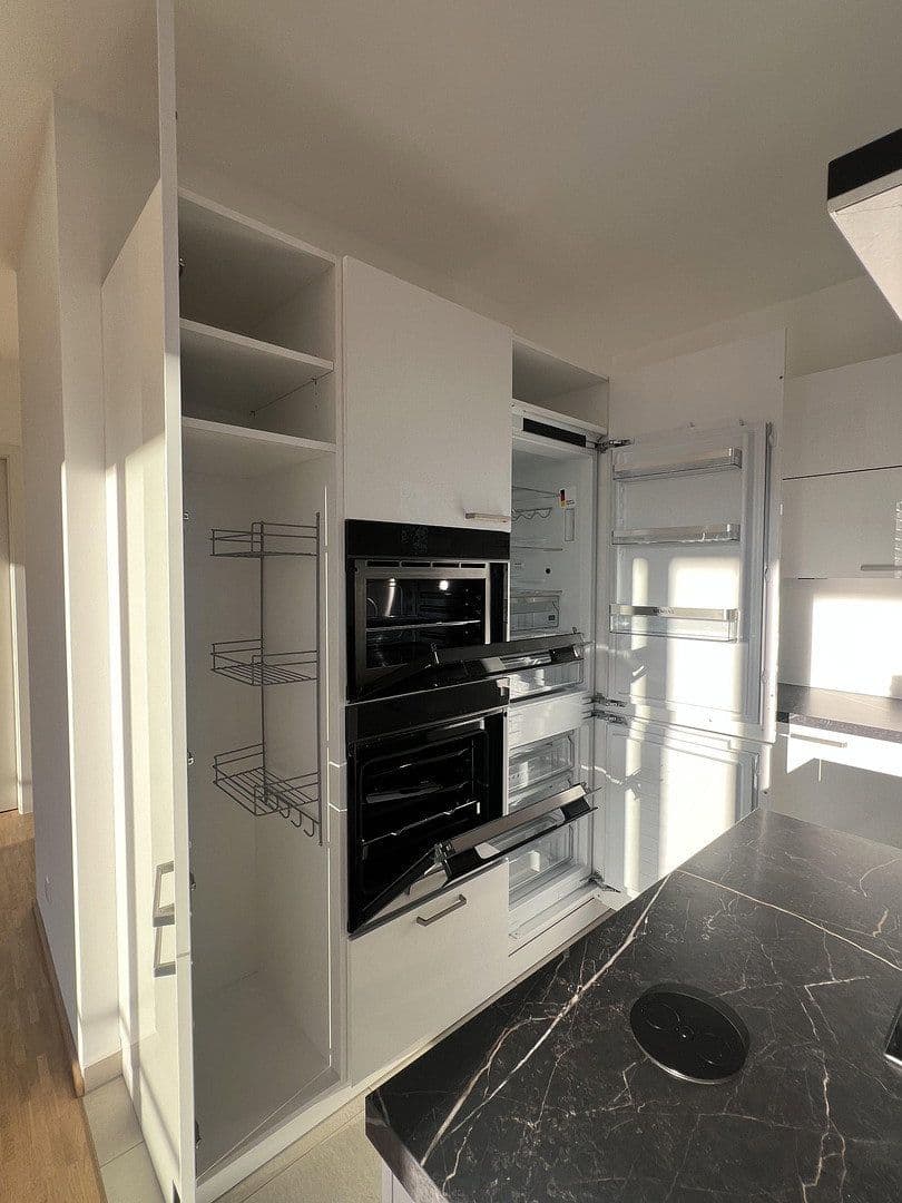 Pronájem bytu 2+1 80 m², Erna Berger Straße 10, Dresden, Sasko Pronájem bytu 2+1 80 m², Erna Berger Straße 10, Dresden, Sasko