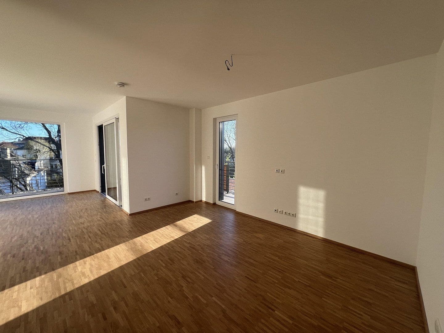 Pronájem bytu 2+1 80 m², Erna Berger Straße 10, Dresden, Sasko Pronájem bytu 2+1 80 m², Erna Berger Straße 10, Dresden, Sasko