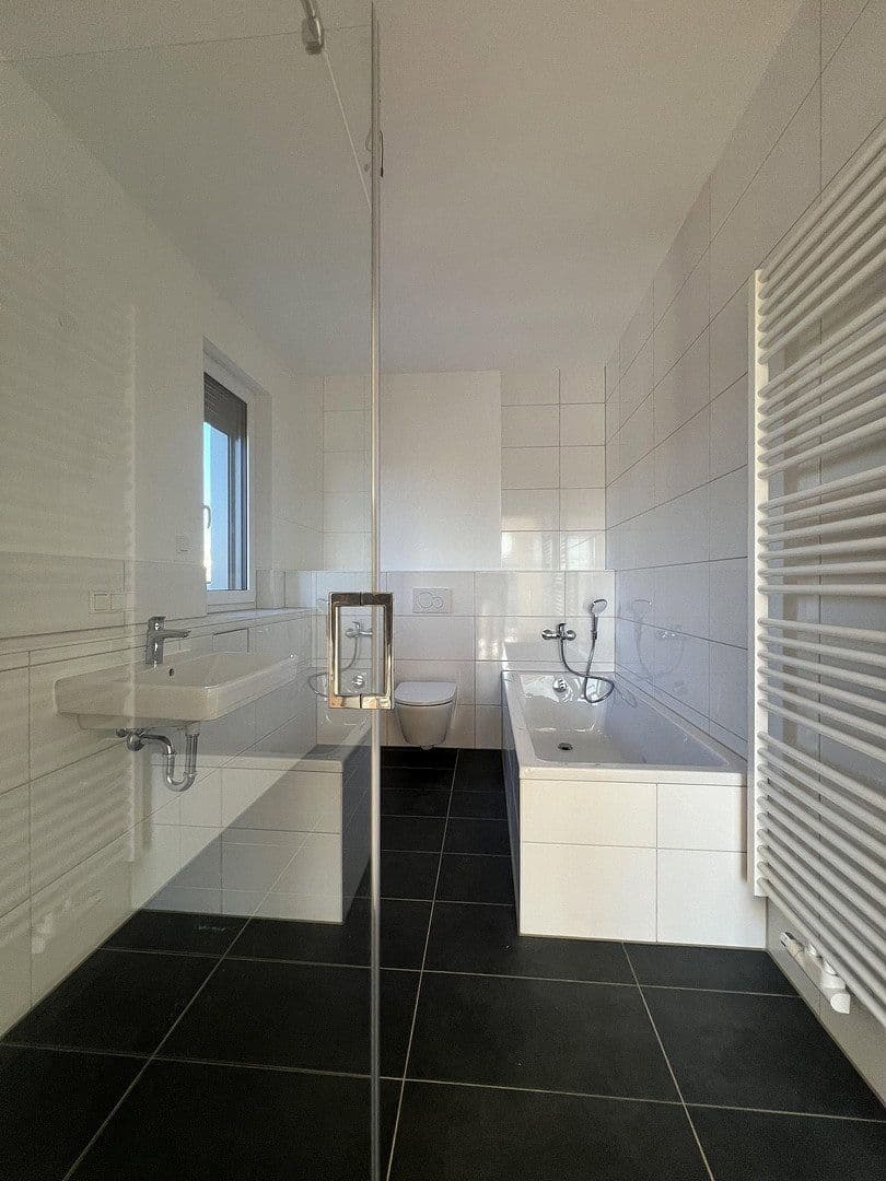 Pronájem bytu 2+1 80 m², Erna Berger Straße 10, Dresden, Sasko Pronájem bytu 2+1 80 m², Erna Berger Straße 10, Dresden, Sasko