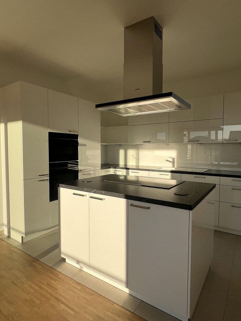 Pronájem bytu 2+1 80 m², Erna Berger Straße 10, Dresden, Sasko Pronájem bytu 2+1 80 m², Erna Berger Straße 10, Dresden, Sasko