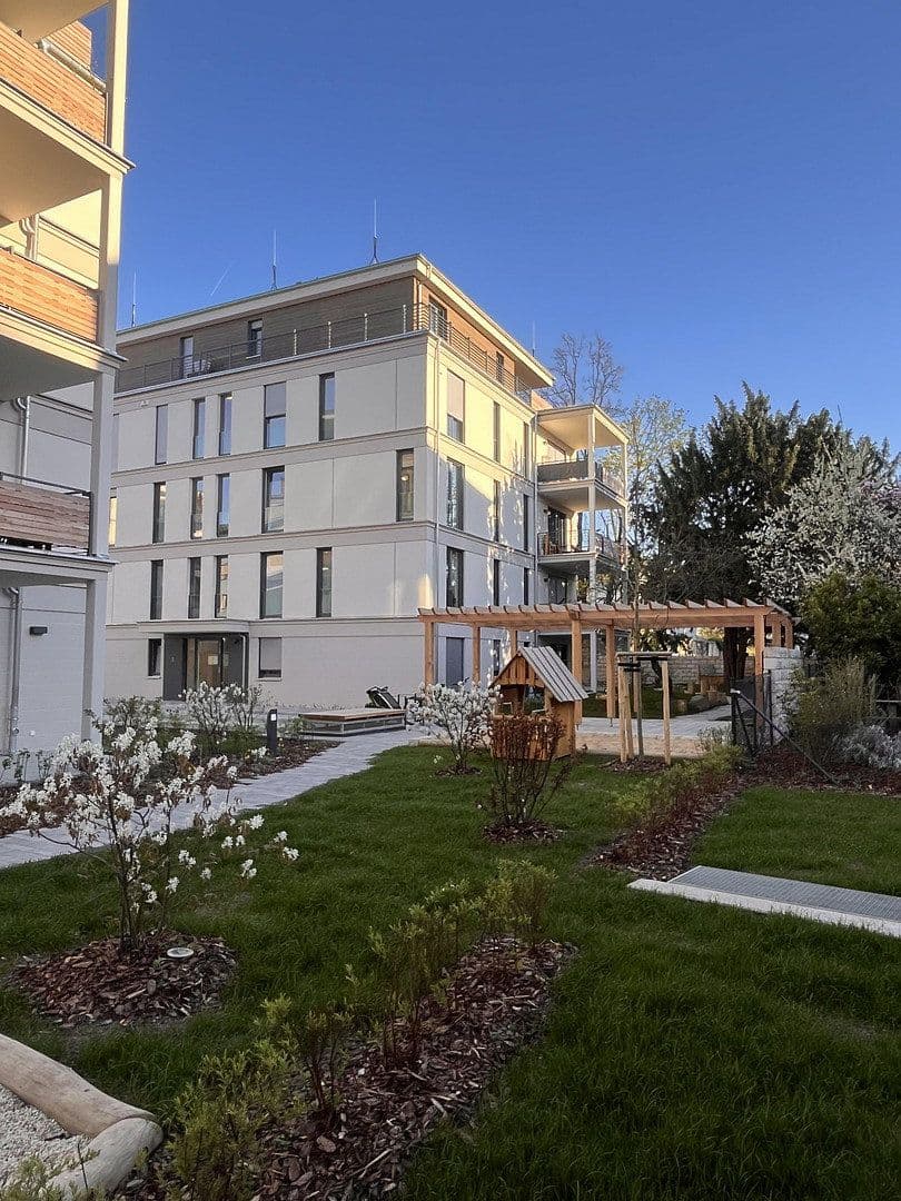 Pronájem bytu 2+1 80 m², Erna Berger Straße 10, Dresden, Sasko Pronájem bytu 2+1 80 m², Erna Berger Straße 10, Dresden, Sasko