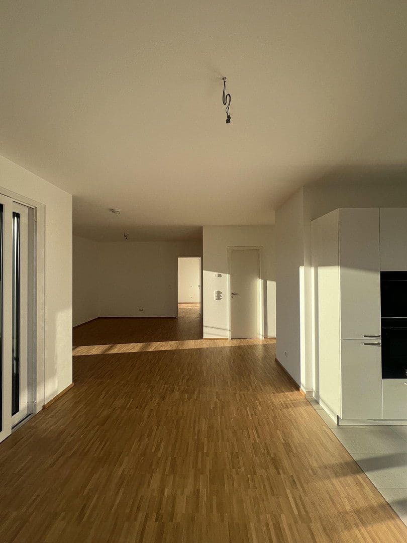 Pronájem bytu 2+1 80 m², Erna Berger Straße 10, Dresden, Sasko Pronájem bytu 2+1 80 m², Erna Berger Straße 10, Dresden, Sasko