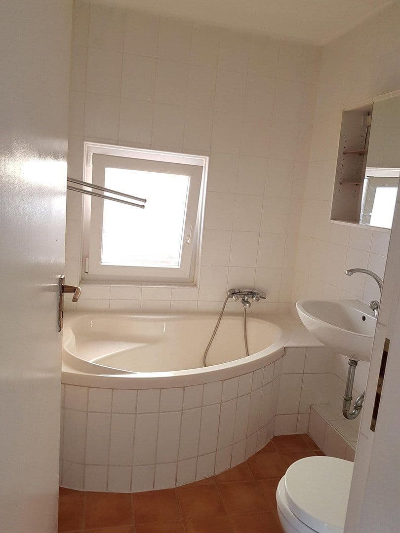 Pronájem bytu 2+1 43 m², Moststraße 7, Bayern - Fürth, Bavorsko Pronájem bytu 2+1 43 m², Moststraße 7, Bayern - Fürth, Bavorsko