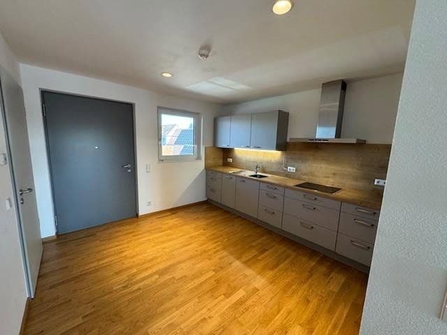 Pronájem bytu 2+1 84 m², Biberacher Str. 1, Ochsenhausen, Bádensko-Württembersko Pronájem bytu 2+1 84 m², Biberacher Str. 1, Ochsenhausen, Bádensko-Württembersko