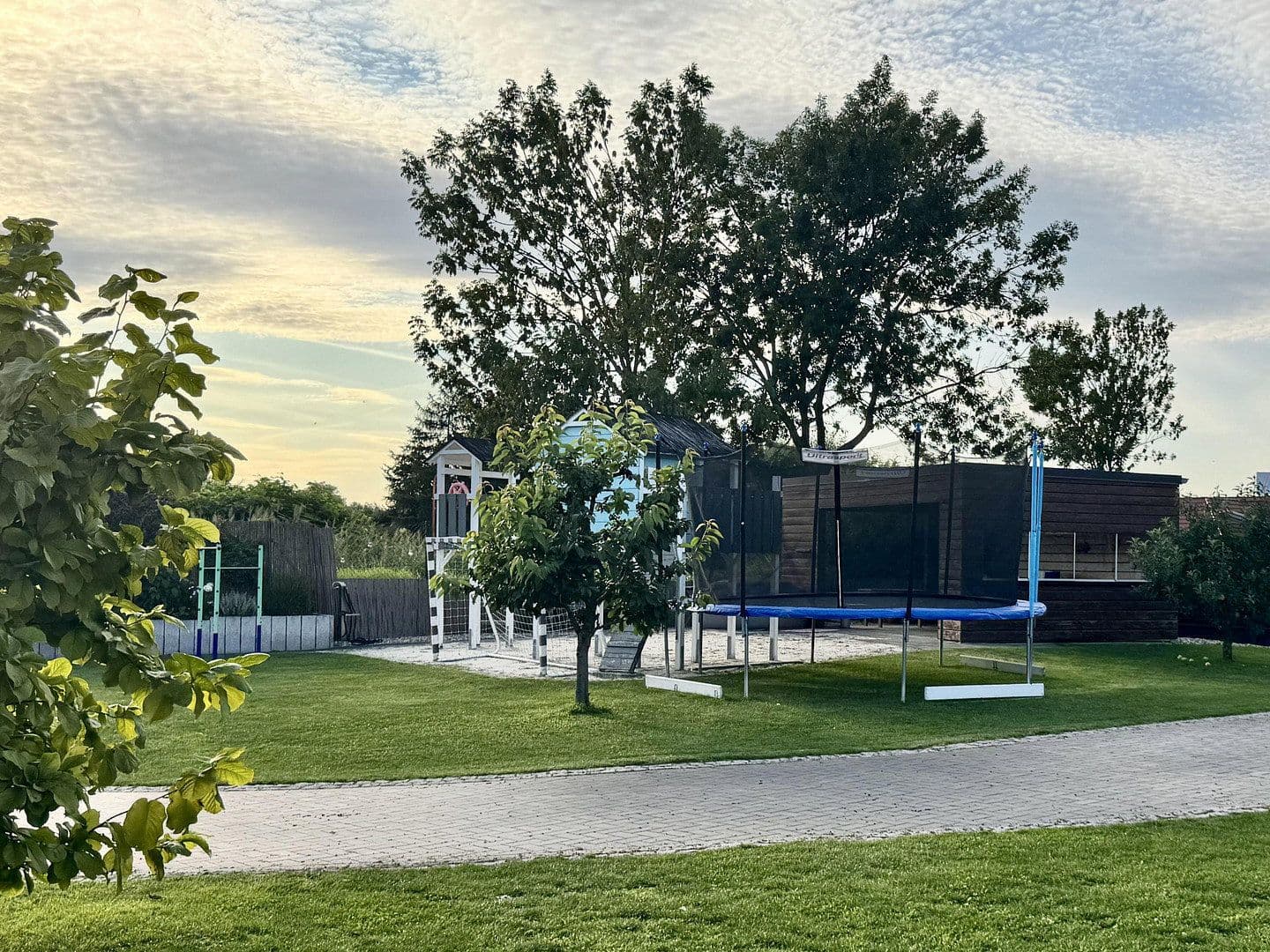 Prodej domu 239 m², pozemek 1.400 m², Lubín, Braniborsko Prodej domu 239 m², pozemek 1.400 m², Lubín, Braniborsko