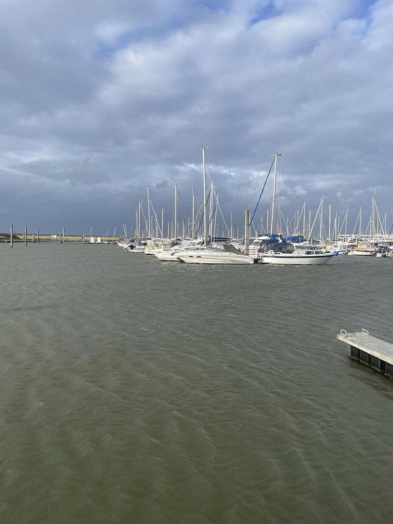 Pronájem bytu 5+1 120 m², Hauptstraße 50a, Hage, Dolní Sasko Pronájem bytu 5+1 120 m², Hauptstraße 50a, Hage, Dolní Sasko