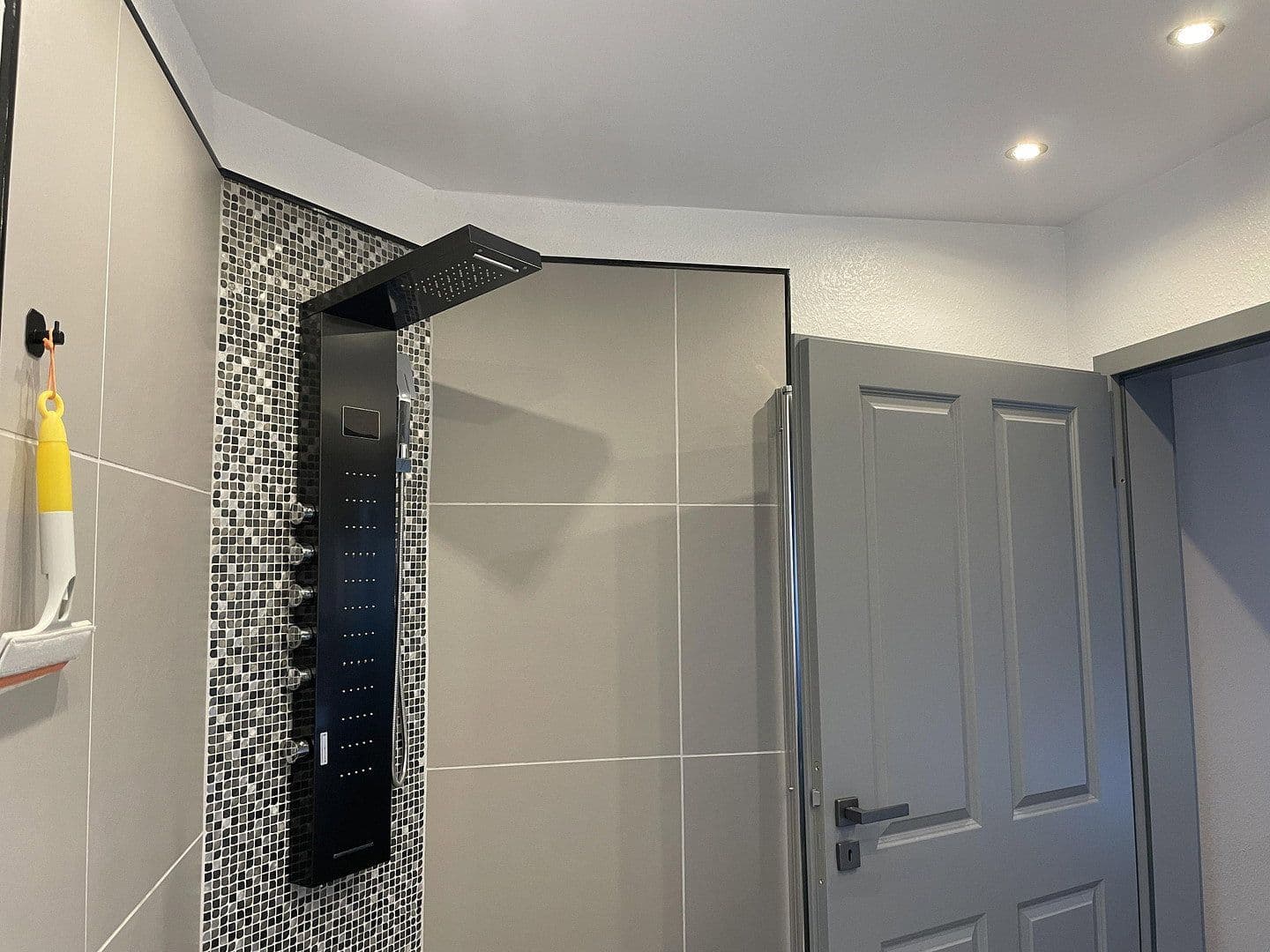 Pronájem bytu 5+1 120 m², Hauptstraße 50a, Hage, Dolní Sasko Pronájem bytu 5+1 120 m², Hauptstraße 50a, Hage, Dolní Sasko