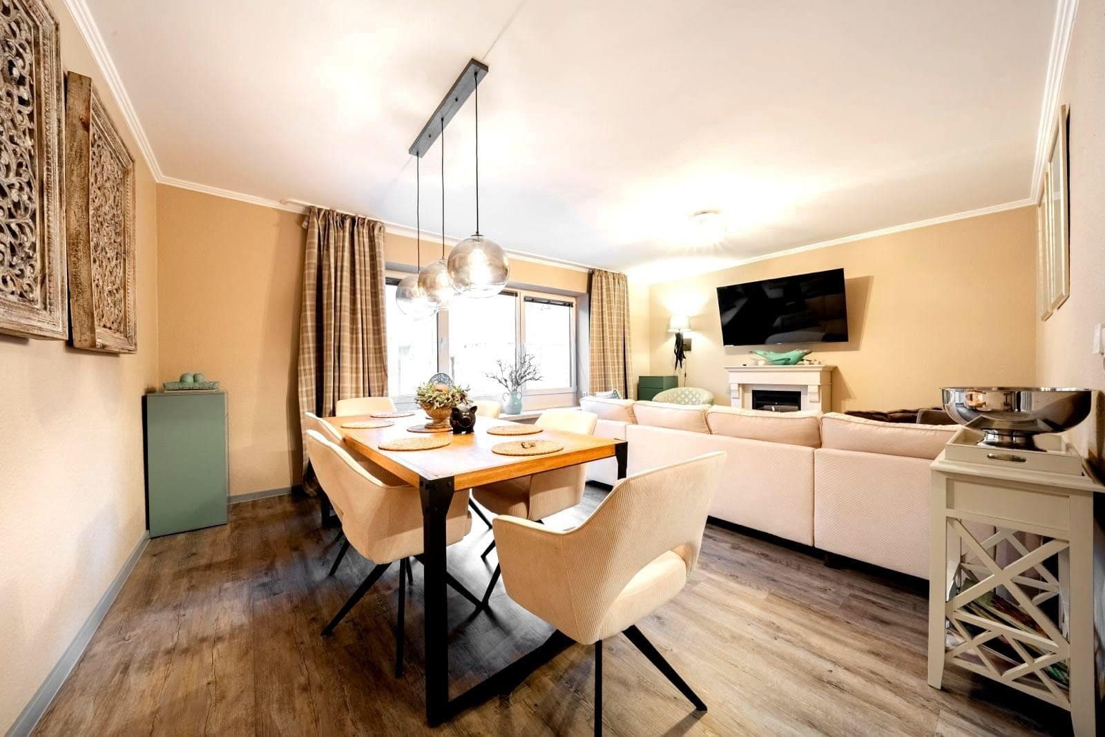 Pronájem bytu 5+1 120 m², Hauptstraße 50a, Hage, Dolní Sasko Pronájem bytu 5+1 120 m², Hauptstraße 50a, Hage, Dolní Sasko