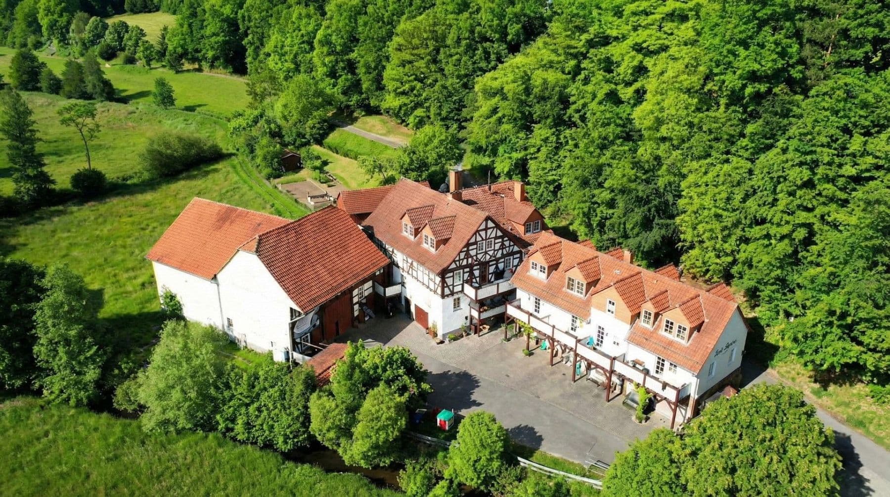 Prodej domu 590 m², pozemek 190.000 m², Liedemühle 1, Neuenstein, Hessen Prodej domu 590 m², pozemek 190.000 m², Liedemühle 1, Neuenstein, Hessen