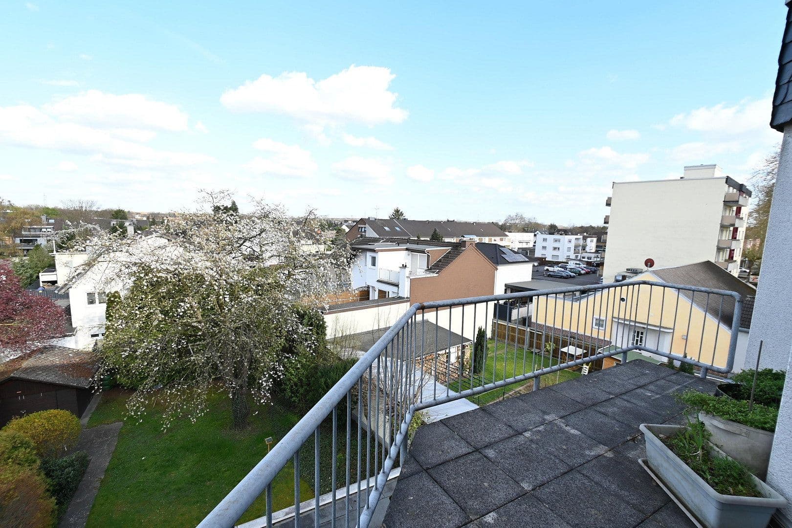 Pronájem bytu 3+1 110 m², Frankfurter Str. 214, Köln, Severní Porýní-Vestfálsko Pronájem bytu 3+1 110 m², Frankfurter Str. 214, Köln, Severní Porýní-Vestfálsko