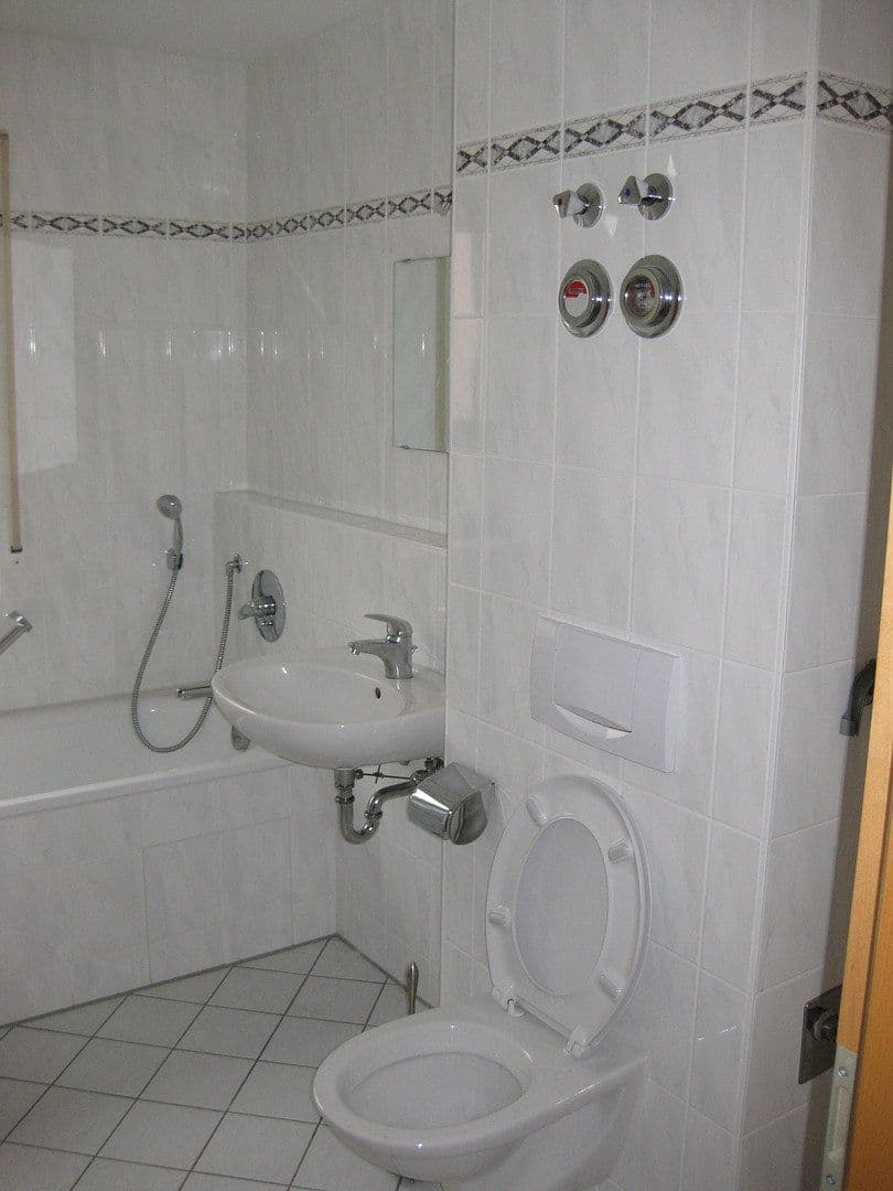 Pronájem bytu 3+kk 84 m², Marktplatz 12, Schwaikheim, Bádensko-Württembersko Pronájem bytu 3+kk 84 m², Marktplatz 12, Schwaikheim, Bádensko-Württembersko