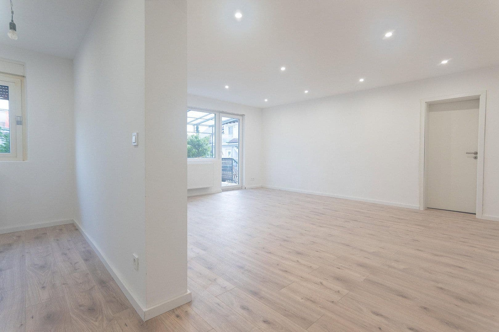 Pronájem domu 152 m², pozemek 456 m², Hainbuchenweg, Mannheim, Bádensko-Württembersko Pronájem domu 152 m², pozemek 456 m², Hainbuchenweg, Mannheim, Bádensko-Württembersko