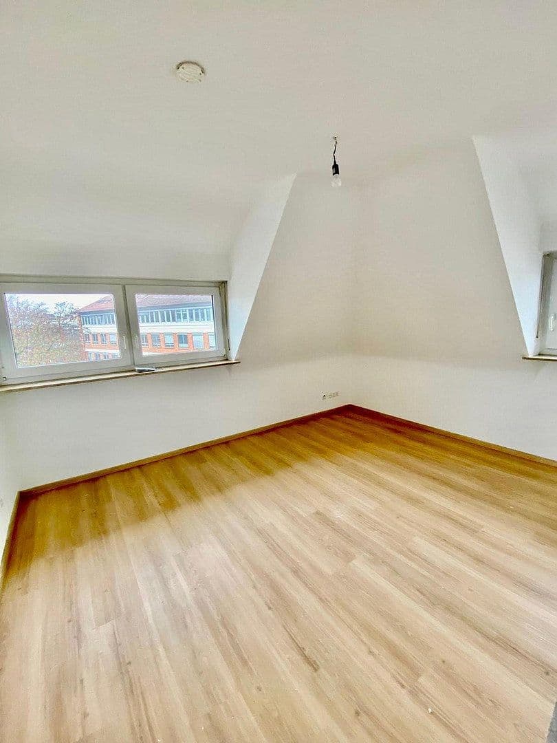 Pronájem bytu 4+1 64 m², Stuttgart, Bádensko-Württembersko Pronájem bytu 4+1 64 m², Stuttgart, Bádensko-Württembersko