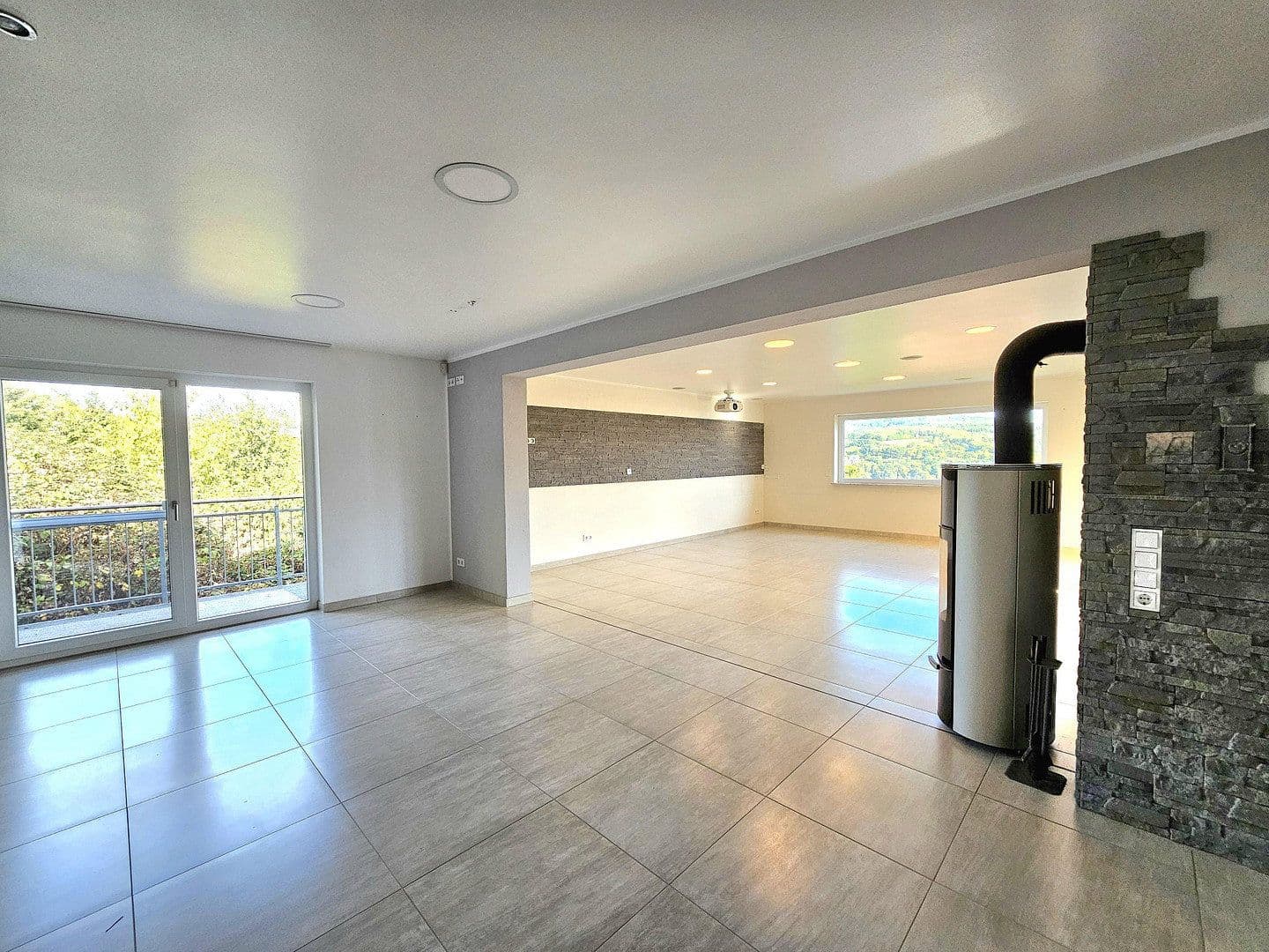 Pronájem domu 310 m², pozemek 673 m², Feldstraße 3, Bad Soden-Salmünster, Hessen Pronájem domu 310 m², pozemek 673 m², Feldstraße 3, Bad Soden-Salmünster, Hessen