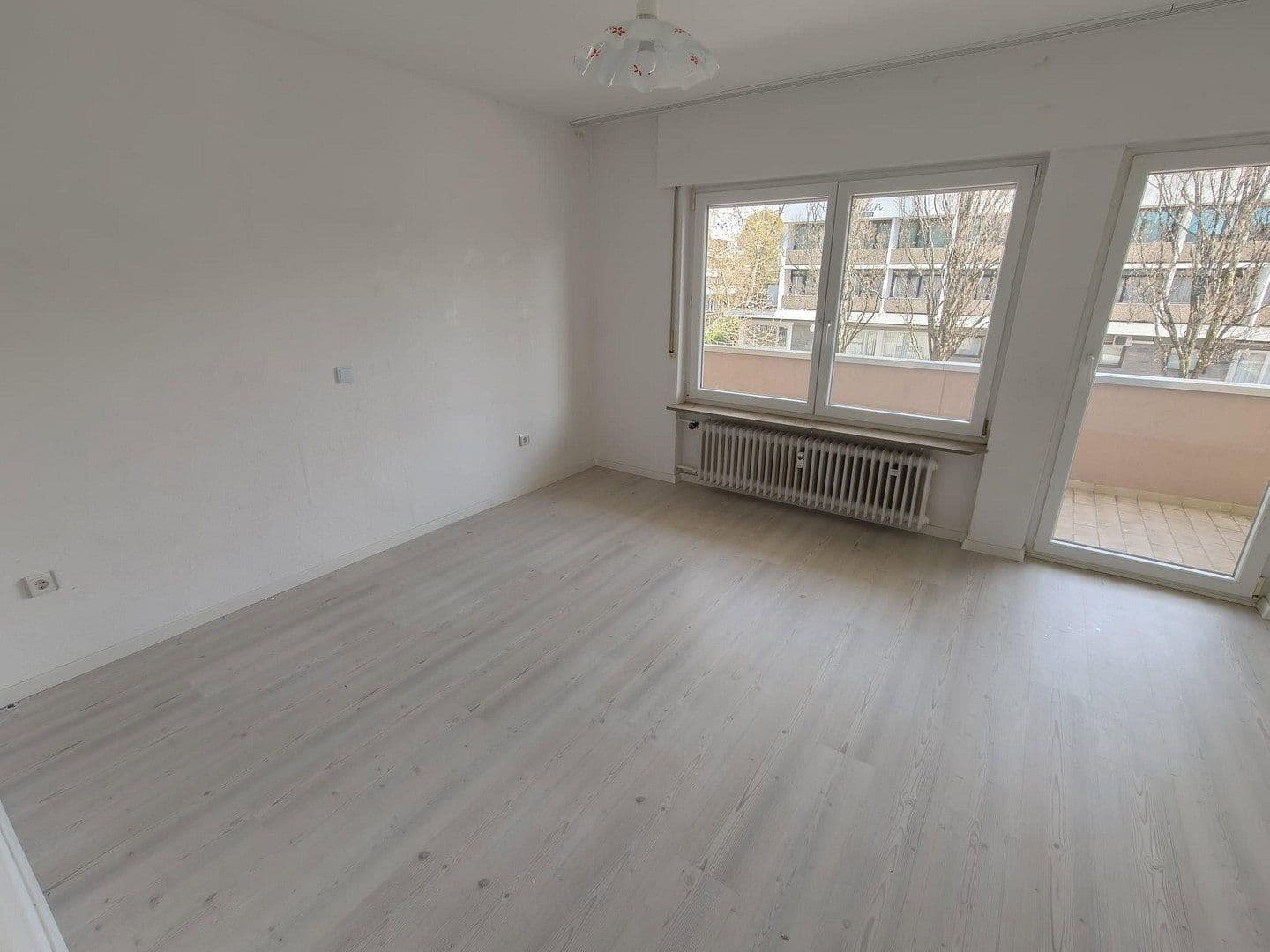 Pronájem bytu 4+1 121 m², Berliner Platz 8, Sindelfingen, Bádensko-Württembersko Pronájem bytu 4+1 121 m², Berliner Platz 8, Sindelfingen, Bádensko-Württembersko
