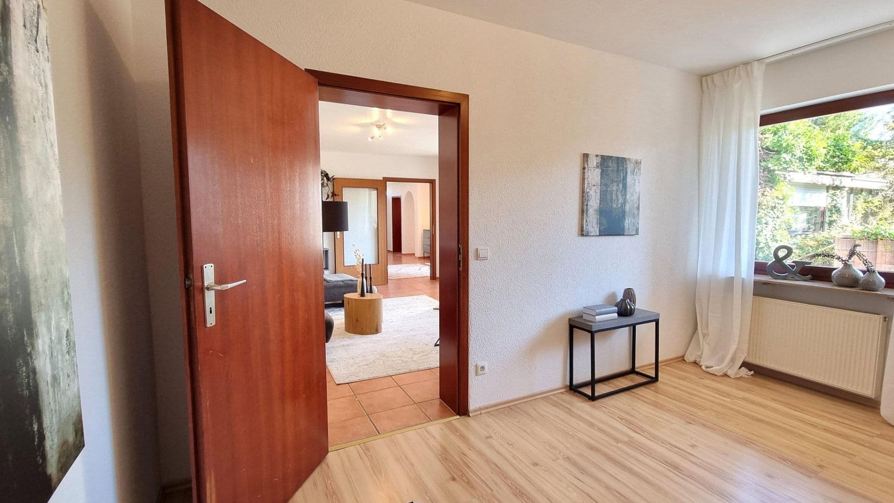 Prodej domu 207 m², pozemek 304 m², Ulmenweg 1/1, Mühlacker, Bádensko-Württembersko Prodej domu 207 m², pozemek 304 m², Ulmenweg 1/1, Mühlacker, Bádensko-Württembersko