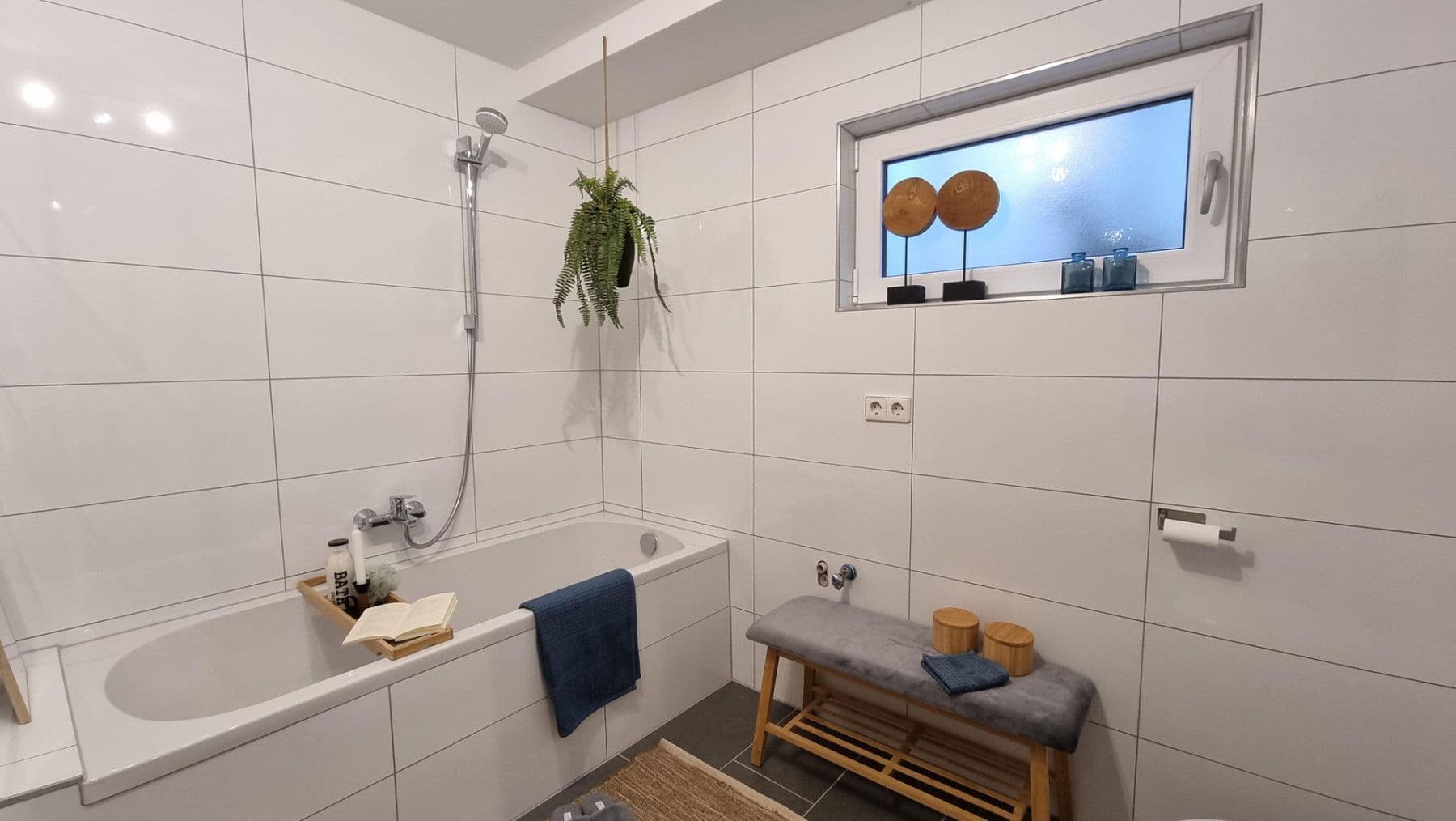 Prodej domu 207 m², pozemek 304 m², Ulmenweg 1/1, Mühlacker, Bádensko-Württembersko Prodej domu 207 m², pozemek 304 m², Ulmenweg 1/1, Mühlacker, Bádensko-Württembersko