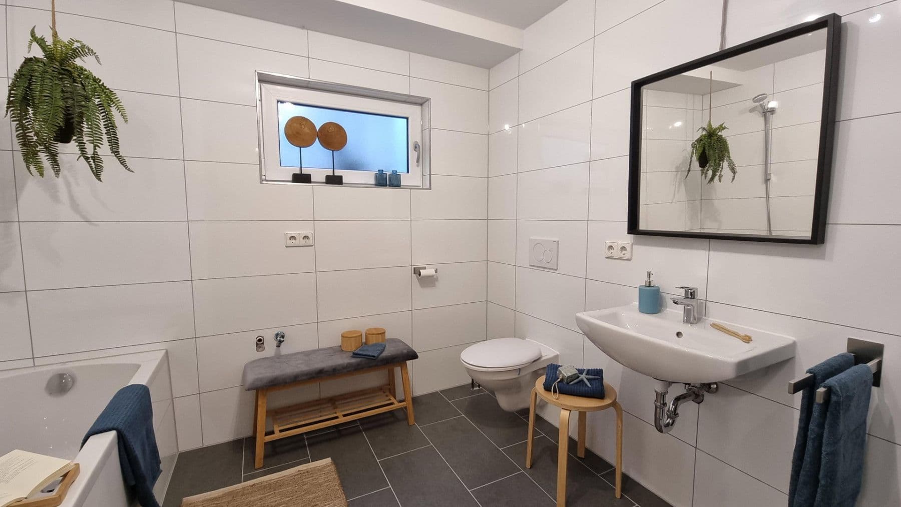 Prodej domu 207 m², pozemek 304 m², Ulmenweg 1/1, Mühlacker, Bádensko-Württembersko Prodej domu 207 m², pozemek 304 m², Ulmenweg 1/1, Mühlacker, Bádensko-Württembersko