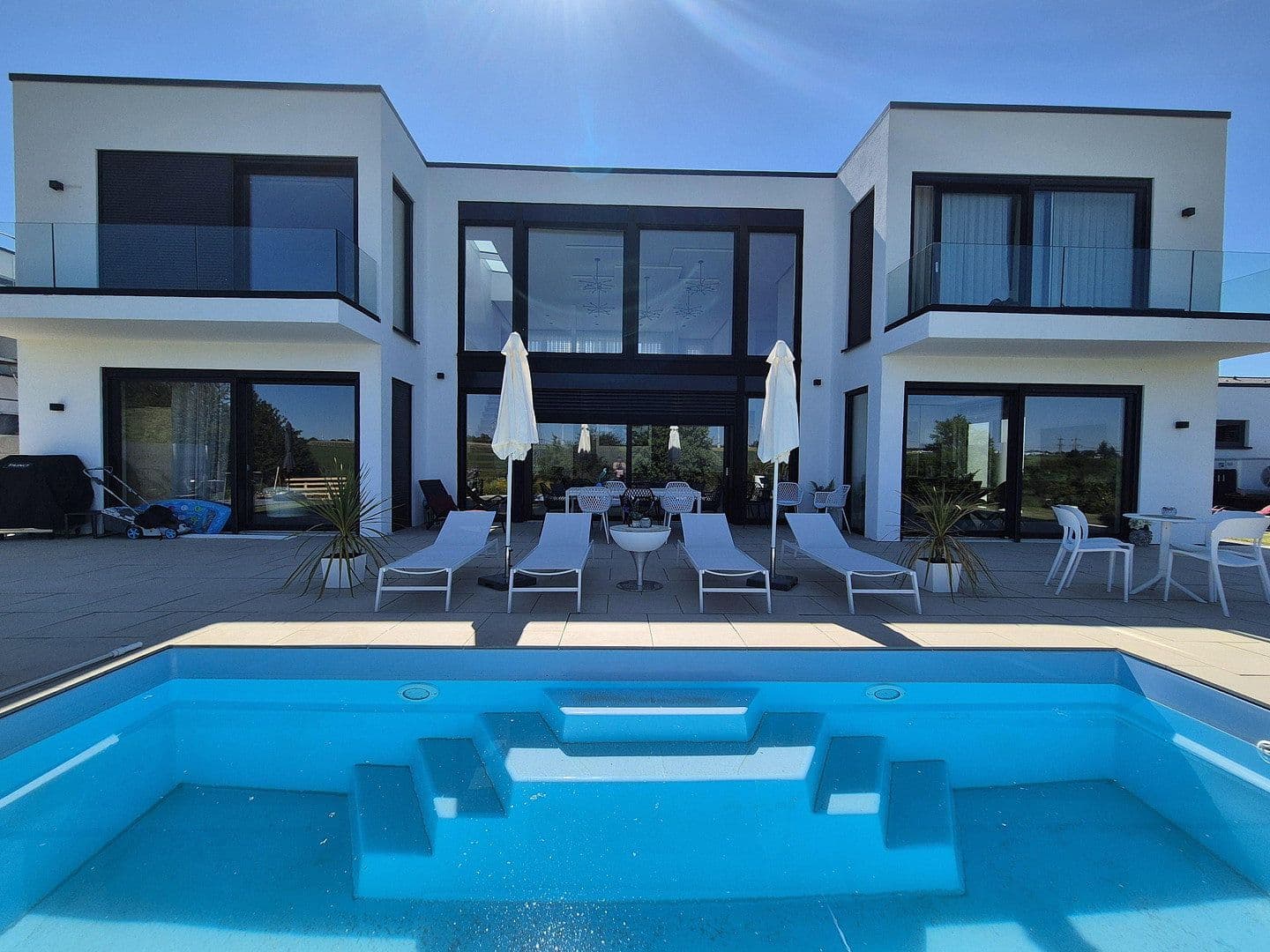 Prodej domu 255 m², pozemek 656 m², Residentstraße, Frankfurt, Hessen Prodej domu 255 m², pozemek 656 m², Residentstraße, Frankfurt, Hessen