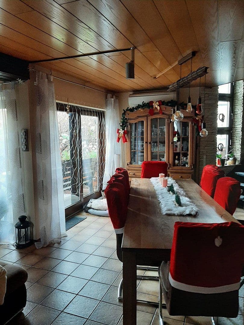 Prodej domu 270 m², pozemek 401 m², Raunheim, Hessen Prodej domu 270 m², pozemek 401 m², Raunheim, Hessen