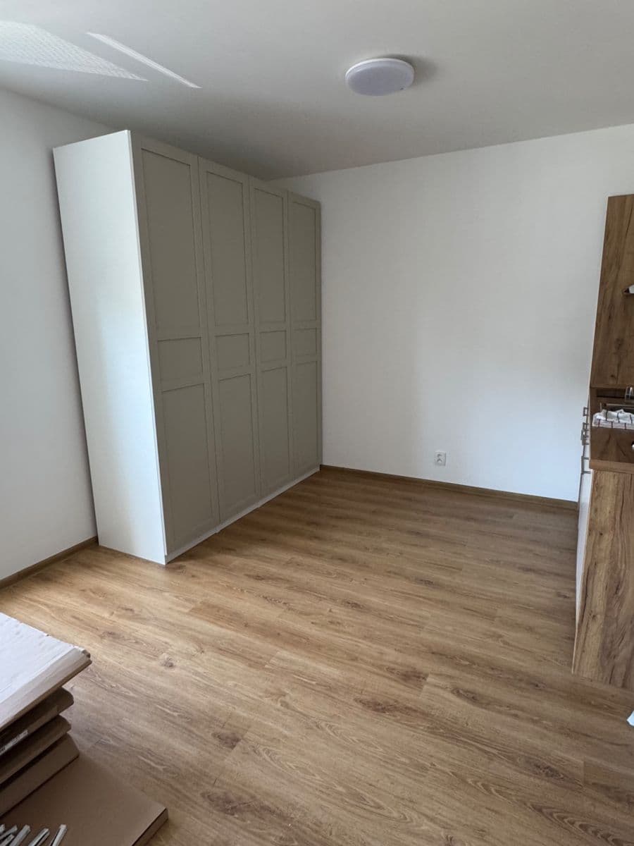 Pronájem bytu 1+kk 32 m², Uherova, Chýně, Středočeský kraj Pronájem bytu 1+kk 32 m², Uherova, Chýně, Středočeský kraj