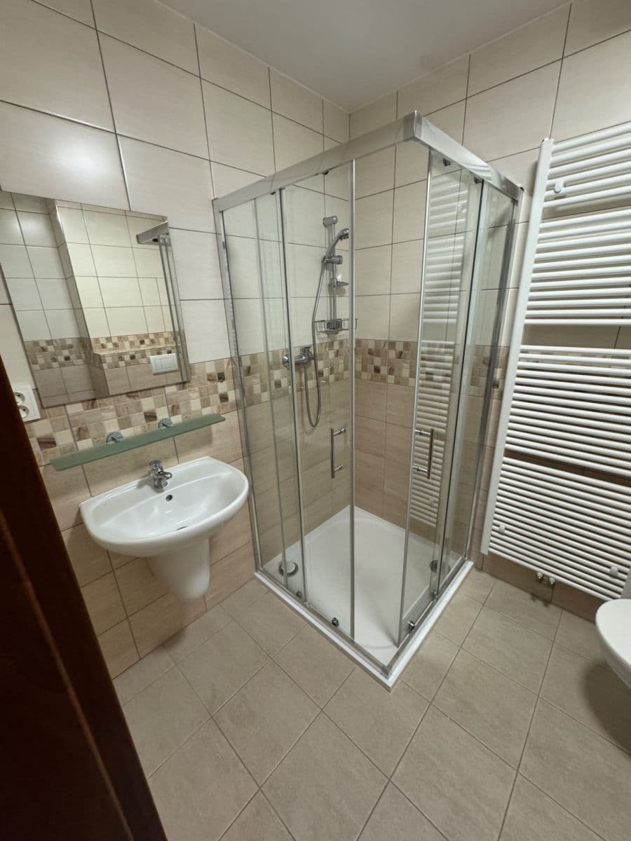 Pronájem bytu 1+kk 32 m², Uherova, Chýně, Středočeský kraj Pronájem bytu 1+kk 32 m², Uherova, Chýně, Středočeský kraj