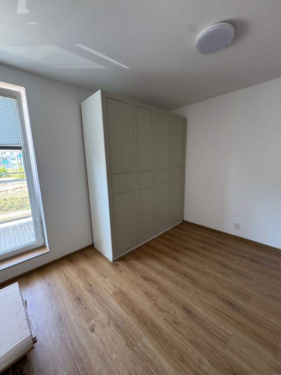 Pronájem bytu 1+kk 32 m², Uherova, Chýně, Středočeský kraj Pronájem bytu 1+kk 32 m², Uherova, Chýně, Středočeský kraj