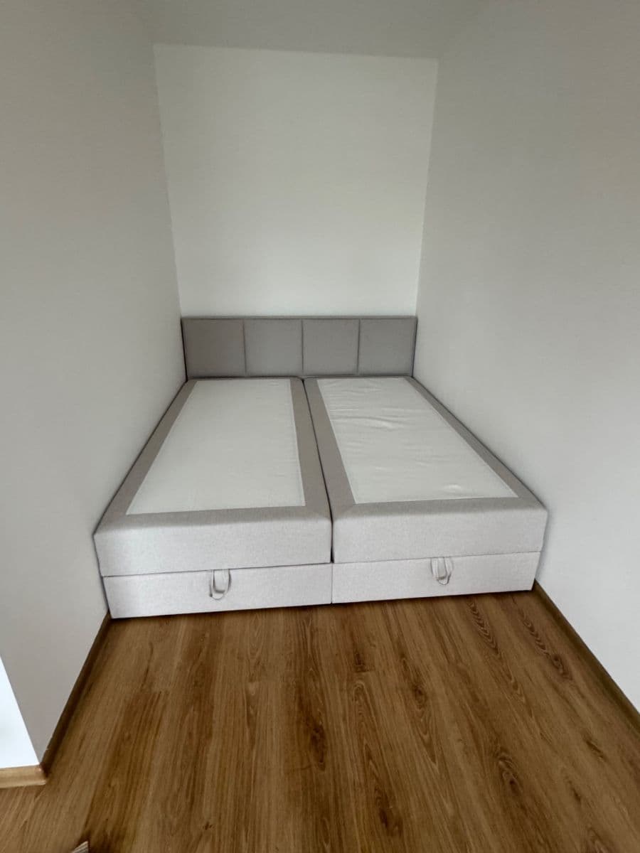 Pronájem bytu 1+kk 32 m², Uherova, Chýně, Středočeský kraj Pronájem bytu 1+kk 32 m², Uherova, Chýně, Středočeský kraj