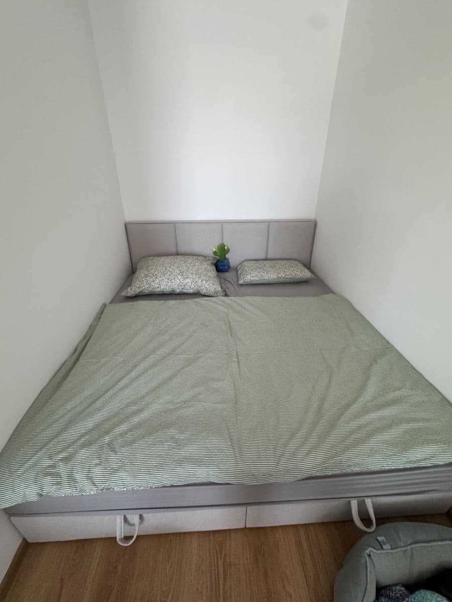 Pronájem bytu 1+kk 32 m², Uherova, Chýně, Středočeský kraj Pronájem bytu 1+kk 32 m², Uherova, Chýně, Středočeský kraj