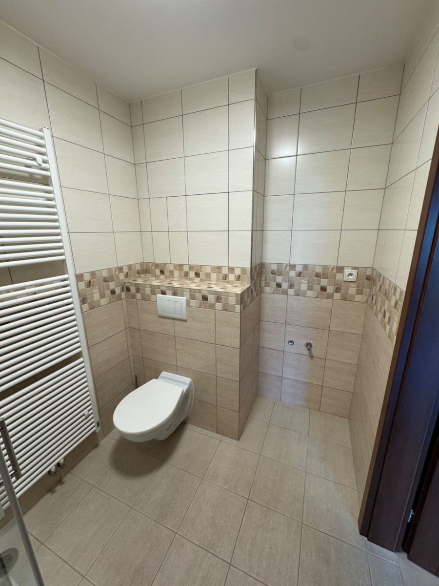 Pronájem bytu 1+kk 32 m², Uherova, Chýně, Středočeský kraj Pronájem bytu 1+kk 32 m², Uherova, Chýně, Středočeský kraj