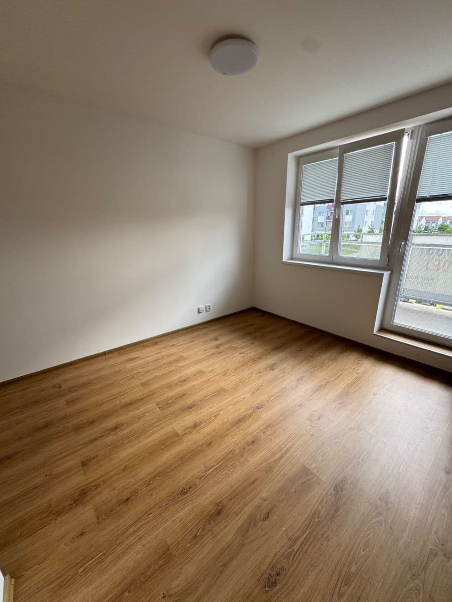 Pronájem bytu 1+kk 32 m², Uherova, Chýně, Středočeský kraj Pronájem bytu 1+kk 32 m², Uherova, Chýně, Středočeský kraj