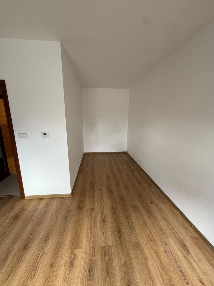 Pronájem bytu 1+kk 32 m², Uherova, Chýně, Středočeský kraj Pronájem bytu 1+kk 32 m², Uherova, Chýně, Středočeský kraj