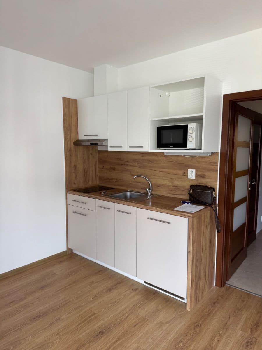 Pronájem bytu 1+kk 32 m², Uherova, Chýně, Středočeský kraj Pronájem bytu 1+kk 32 m², Uherova, Chýně, Středočeský kraj