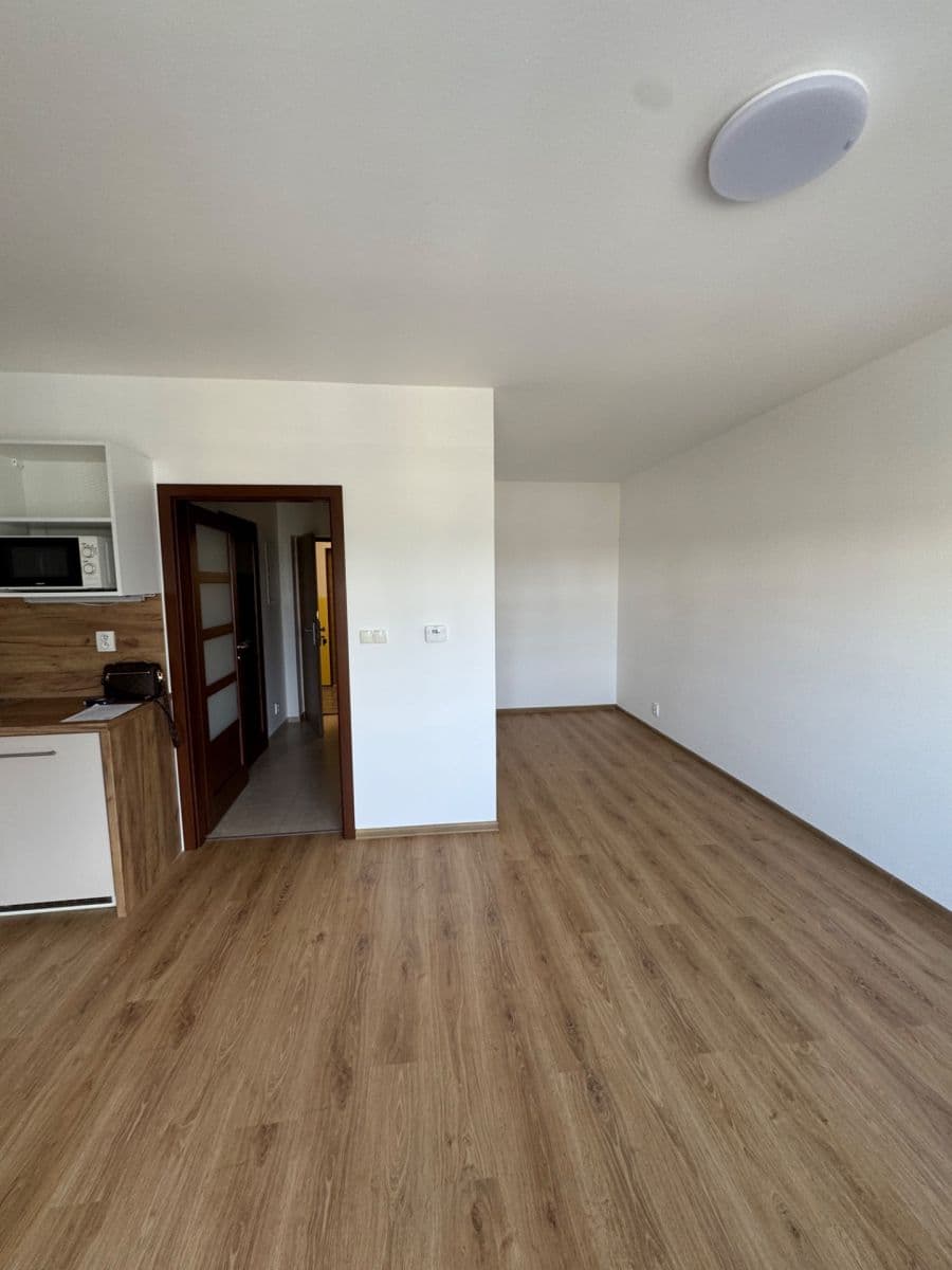 Pronájem bytu 1+kk 32 m², Uherova, Chýně, Středočeský kraj Pronájem bytu 1+kk 32 m², Uherova, Chýně, Středočeský kraj