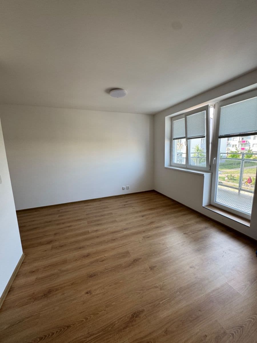 Pronájem bytu 1+kk 32 m², Uherova, Chýně, Středočeský kraj Pronájem bytu 1+kk 32 m², Uherova, Chýně, Středočeský kraj