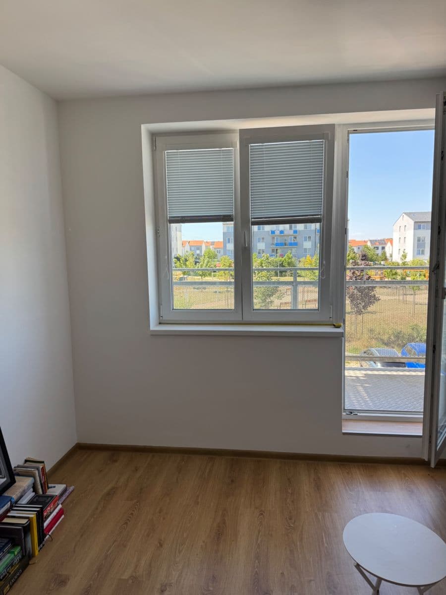 Pronájem bytu 1+kk 32 m², Uherova, Chýně, Středočeský kraj Pronájem bytu 1+kk 32 m², Uherova, Chýně, Středočeský kraj